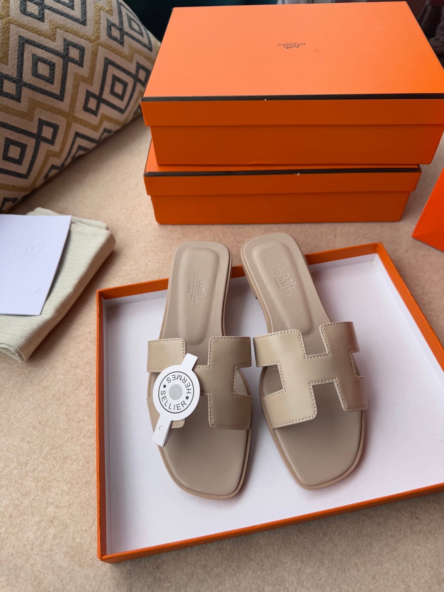 0RAN SANDALS IN KHAKI BROWN CALFSKIN - 34