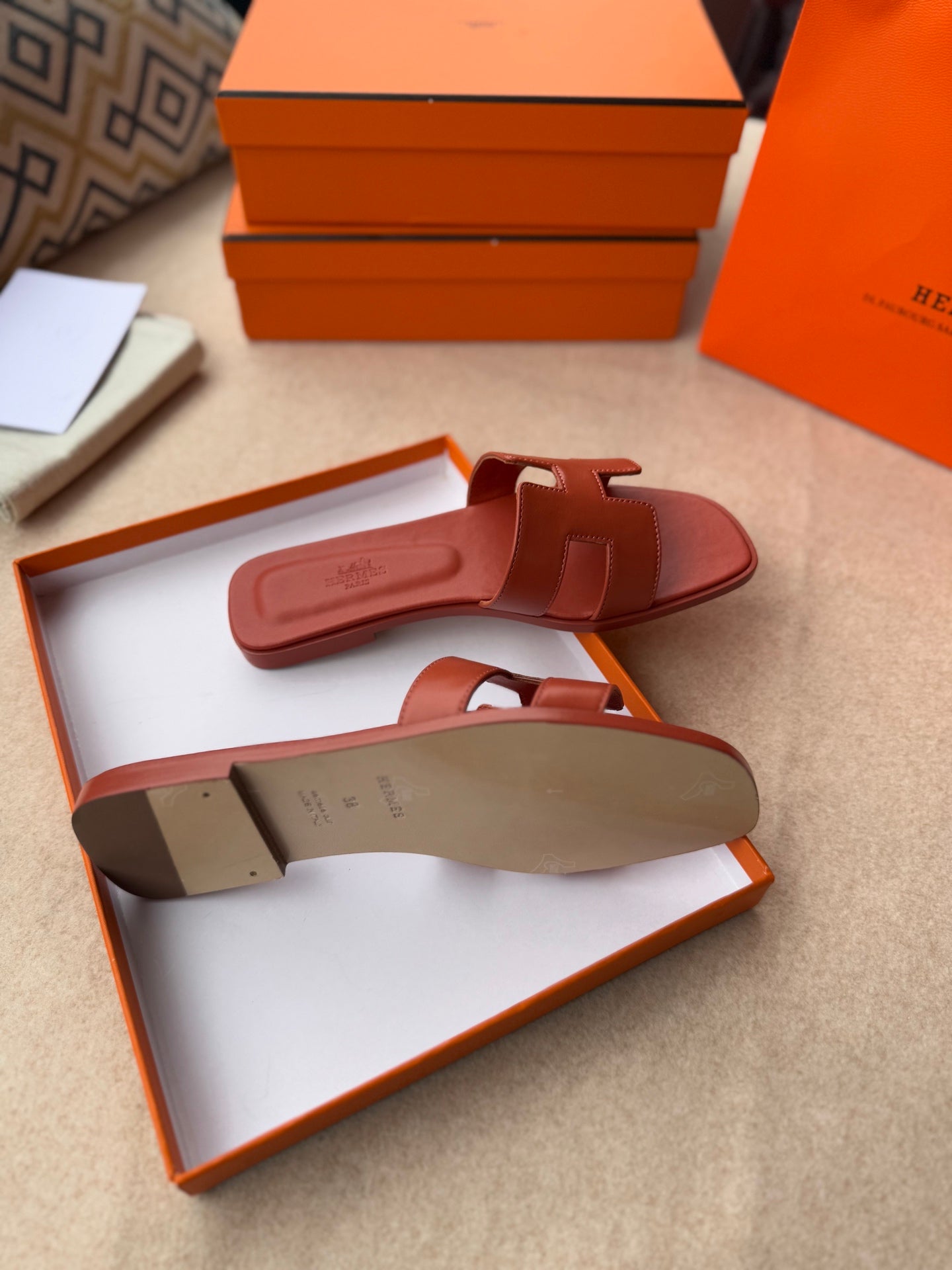 0RAN SANDALS IN GINGER ORANGE CALFSKIN - 34