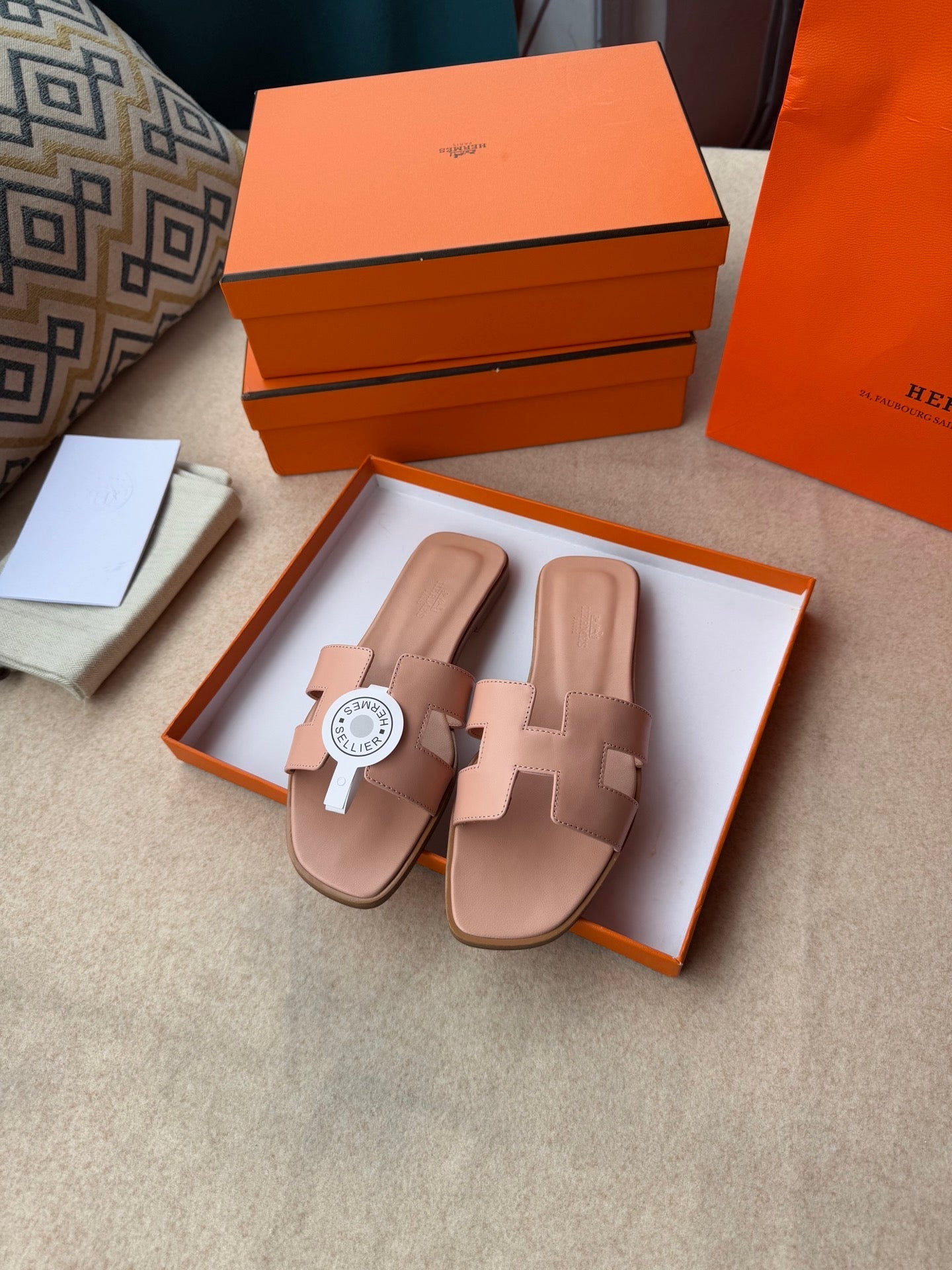 0RAN SANDALS IN PEACH PINK CALFSKIN - 34