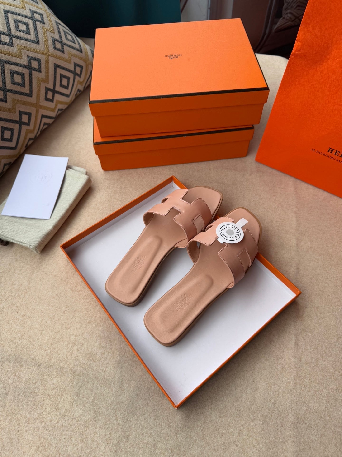 0RAN SANDALS IN PEACH PINK CALFSKIN - 34