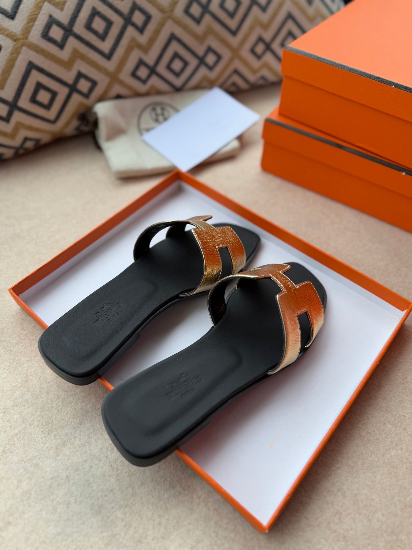 0RAN SANDALS IN LIGHT GOLD CALFSKIN - 34