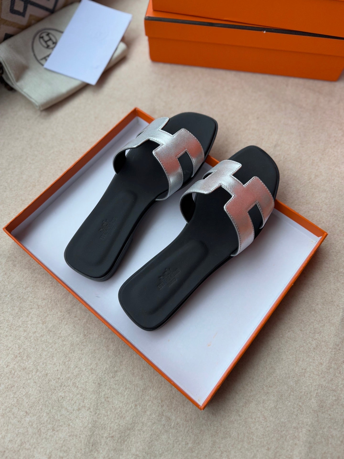 0RAN SANDALS IN SILVER CALFSKIN - 34