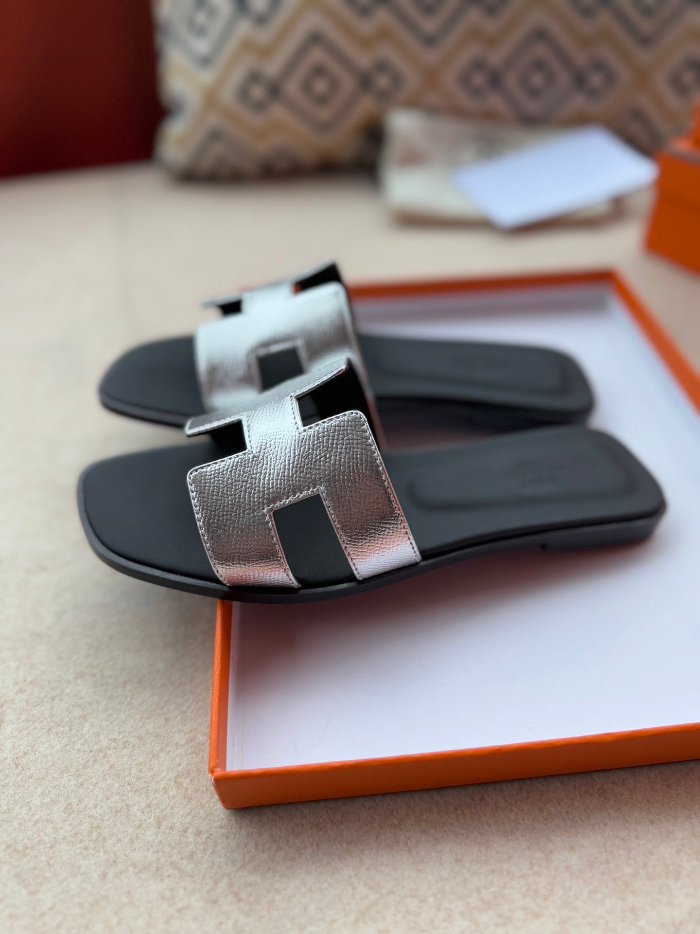 0RAN SANDALS IN SILVER CALFSKIN - 34