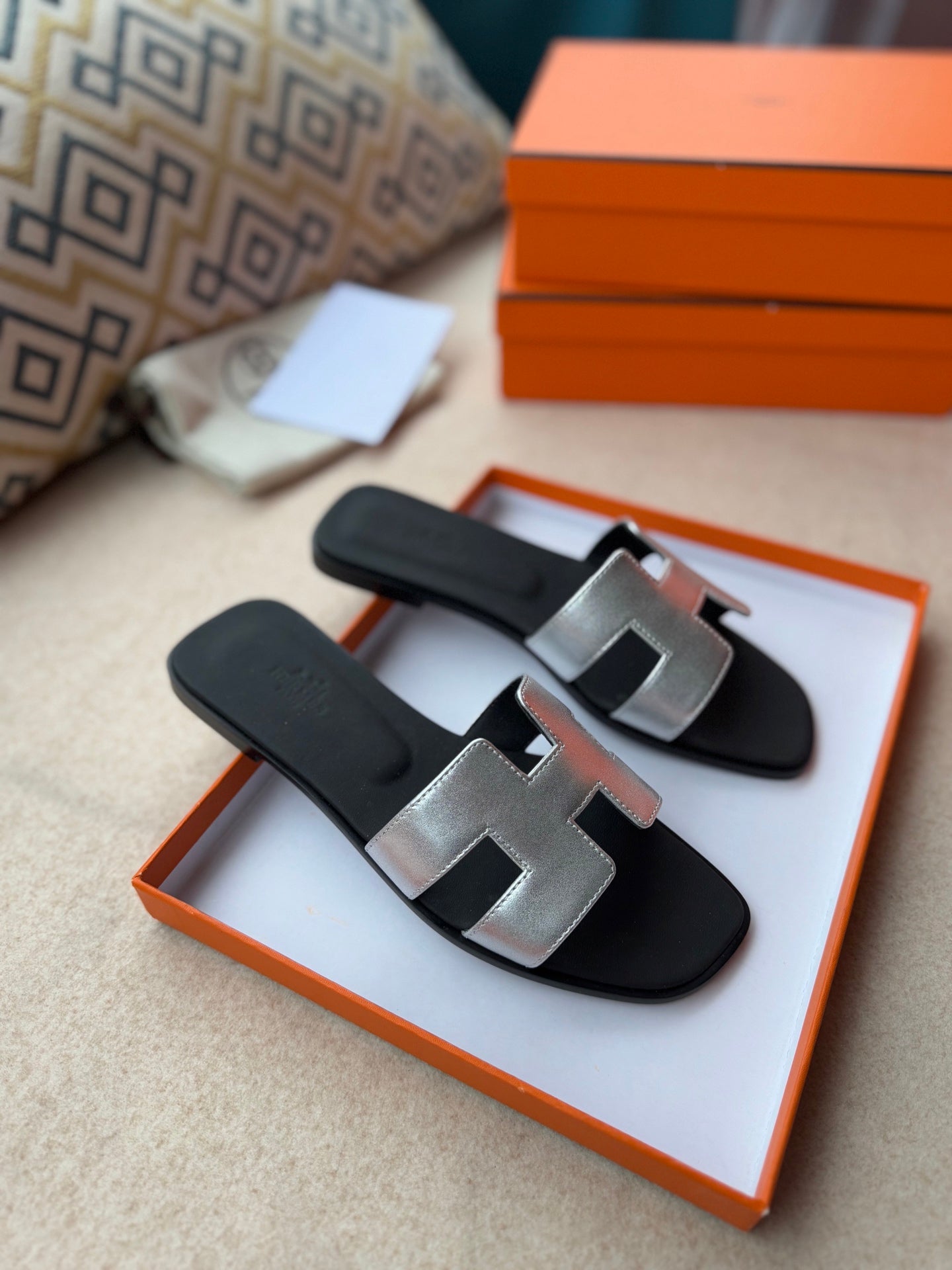 0RAN SANDALS IN SILVER CALFSKIN - 34