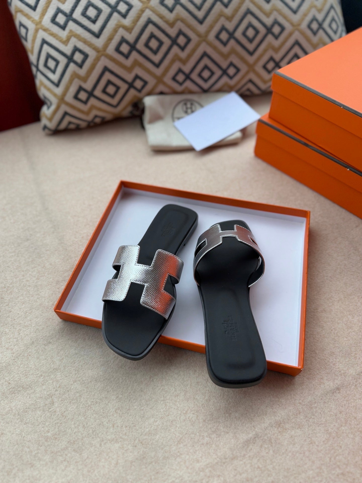 0RAN SANDALS IN SILVER CALFSKIN - 34