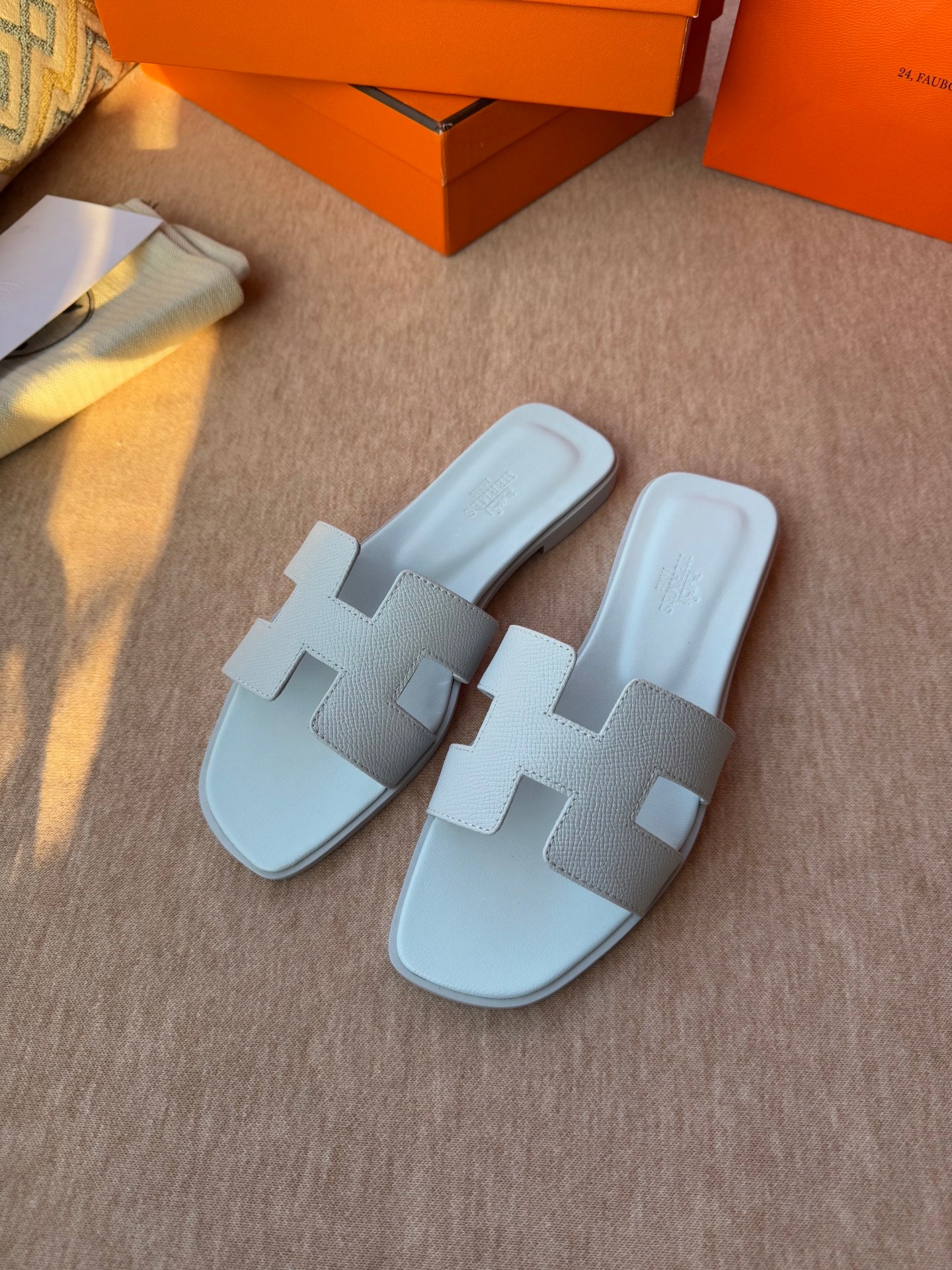 0RAN SANDALS IN ICE BLUE CALFSKIN - 34