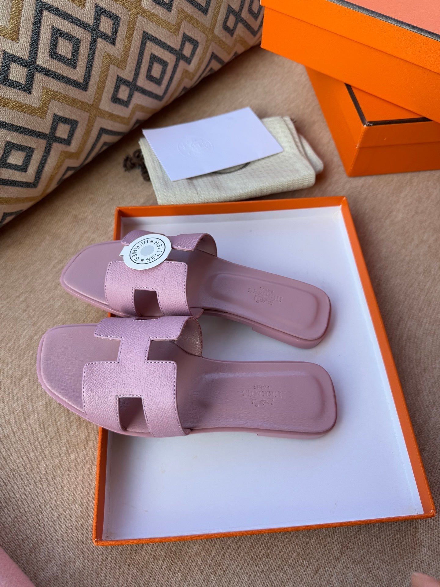 0RAN SANDALS IN PASTEL PURPLE CALFSKIN - 34