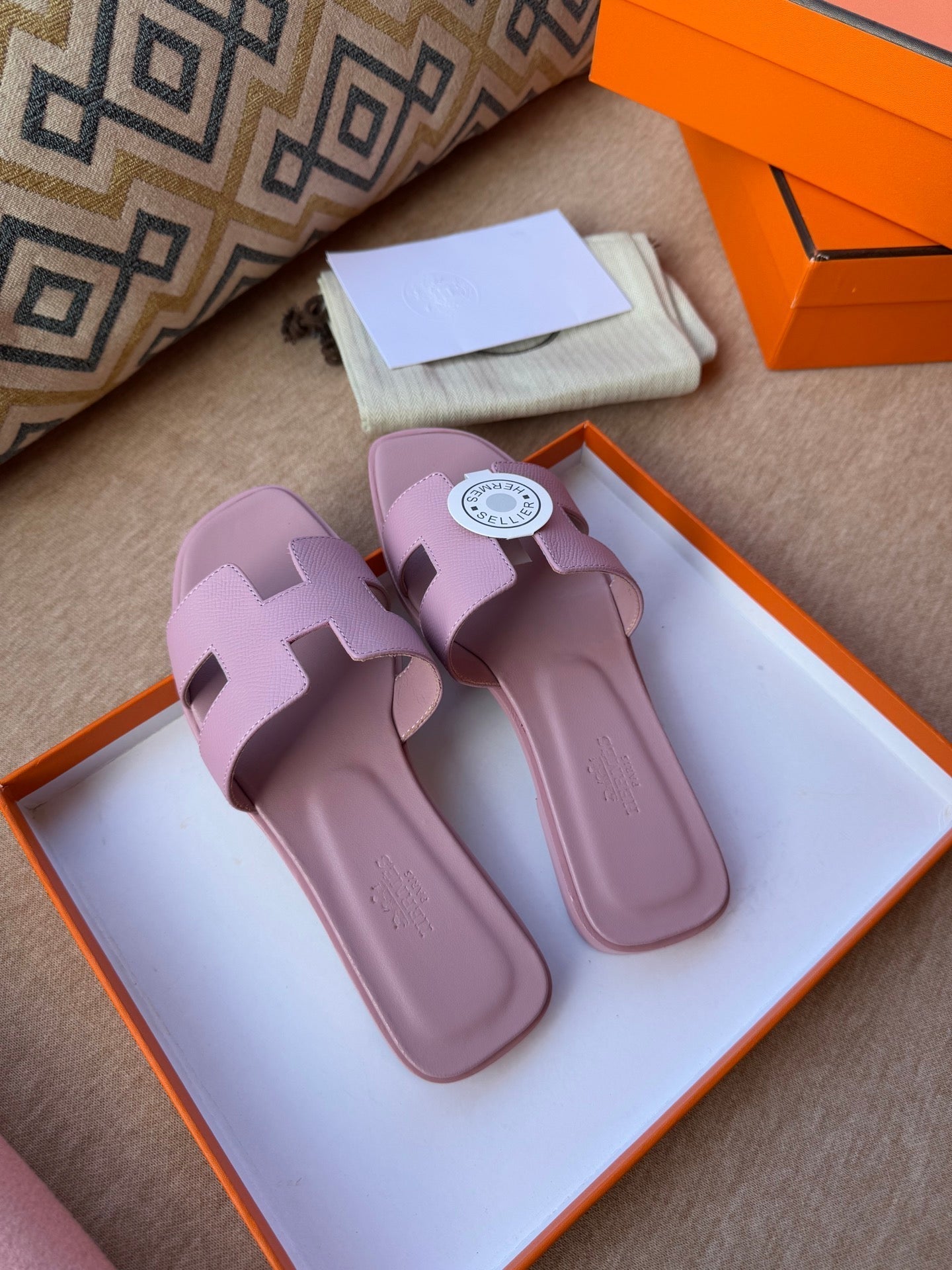 0RAN SANDALS IN PASTEL PURPLE CALFSKIN - 34