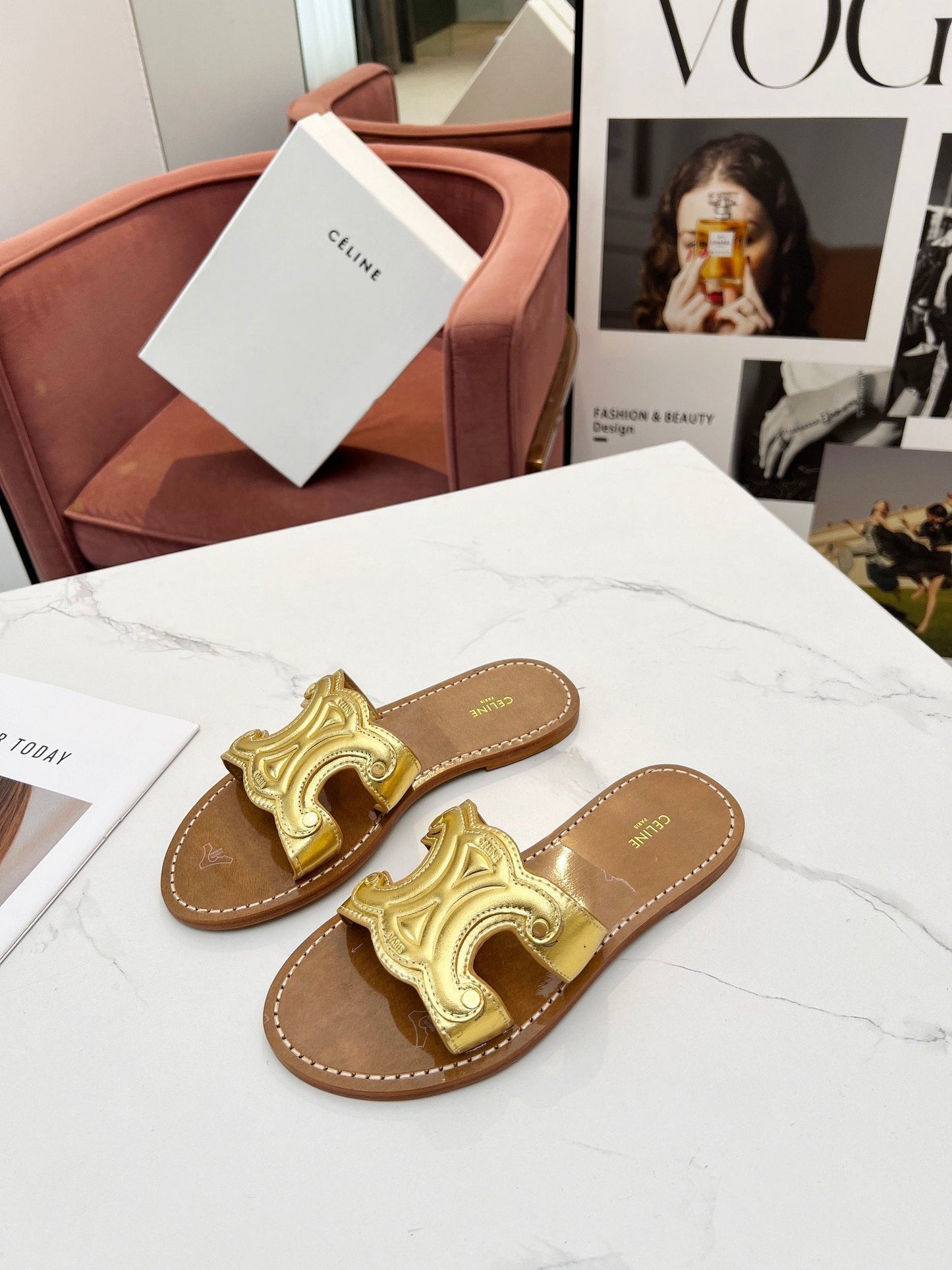 TRIOMPHE SLIDE IN GOLD CALFSKIN - 35