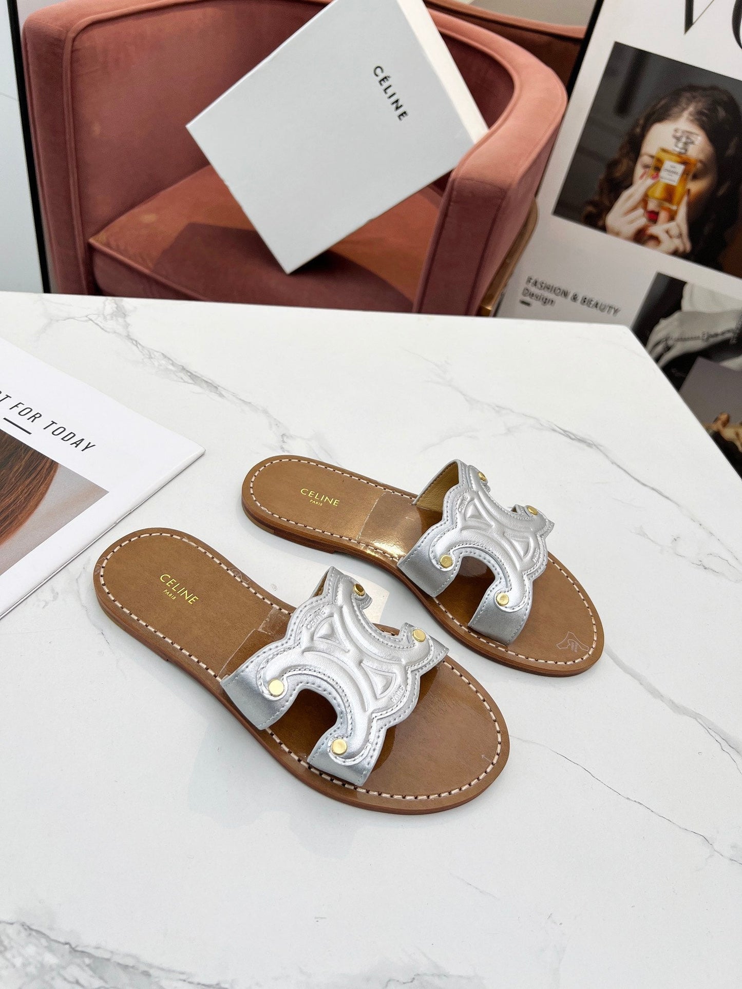 TRIOMPHE SLIDE IN SILVER CALFSKIN - 35
