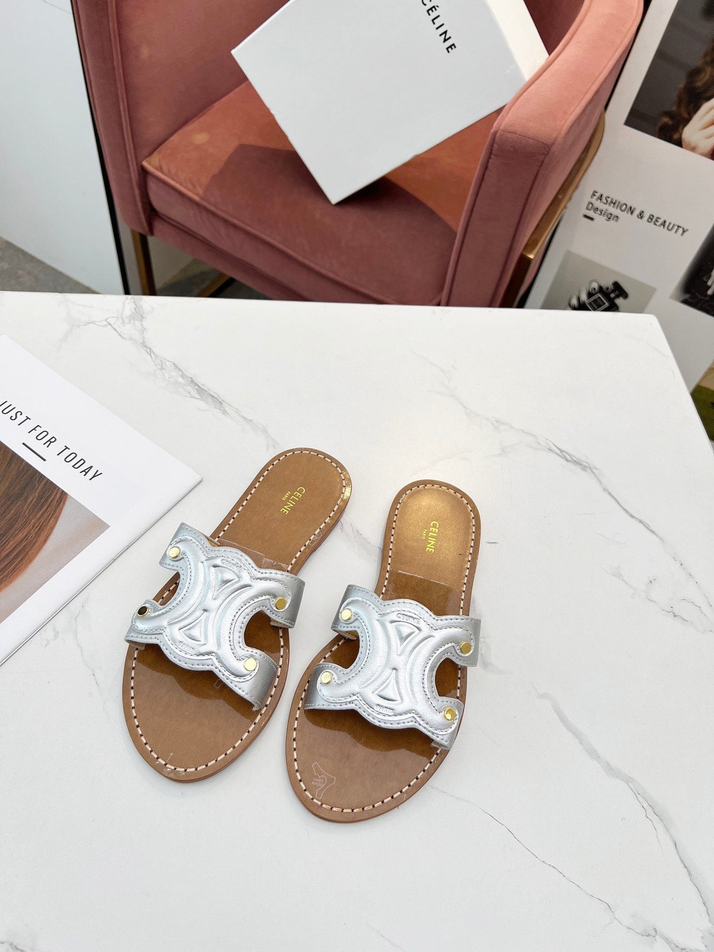 TRIOMPHE SLIDE IN SILVER CALFSKIN - 35