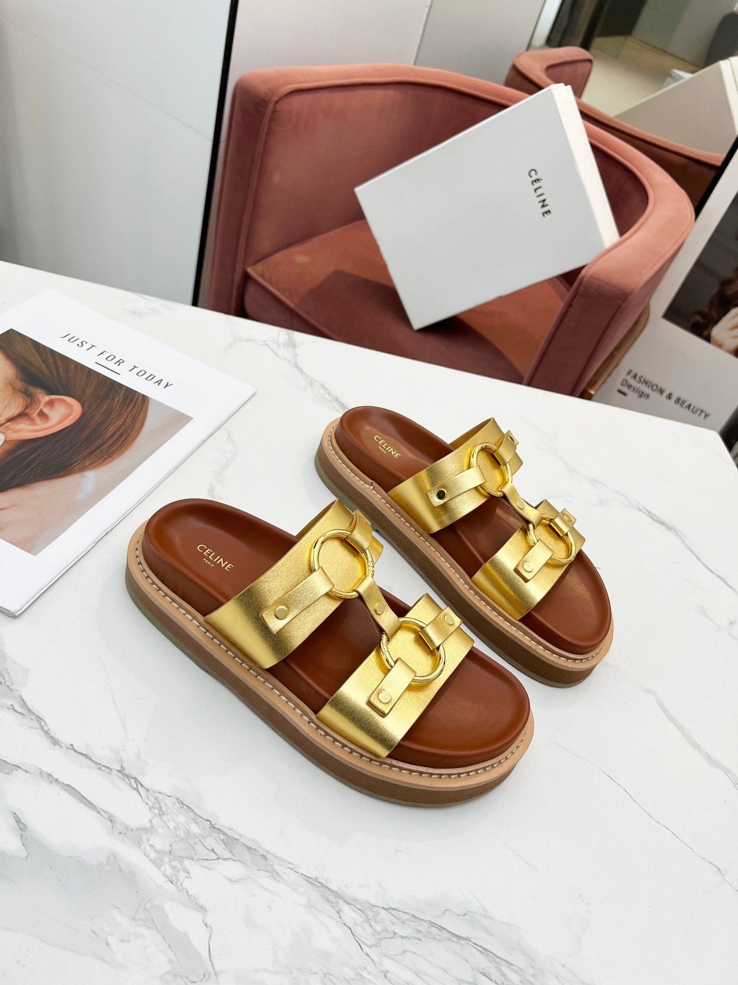 TIPPI SANDAL IN GOLD CALFSKIN - 35