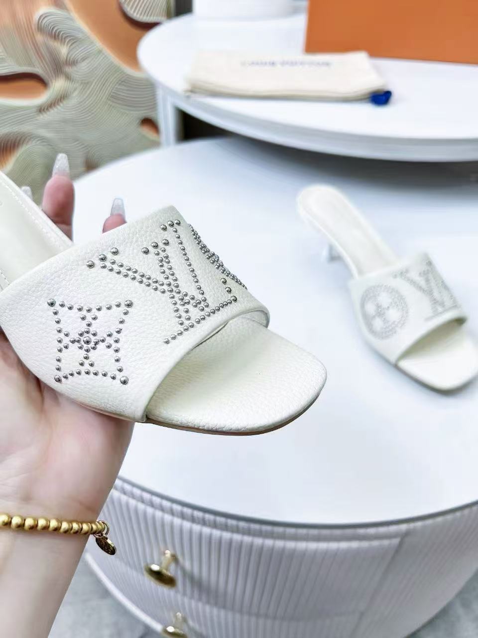 HIGH MULE IN WHITE LAMBSKIN WITH RHINSTONES 55 MM - 35