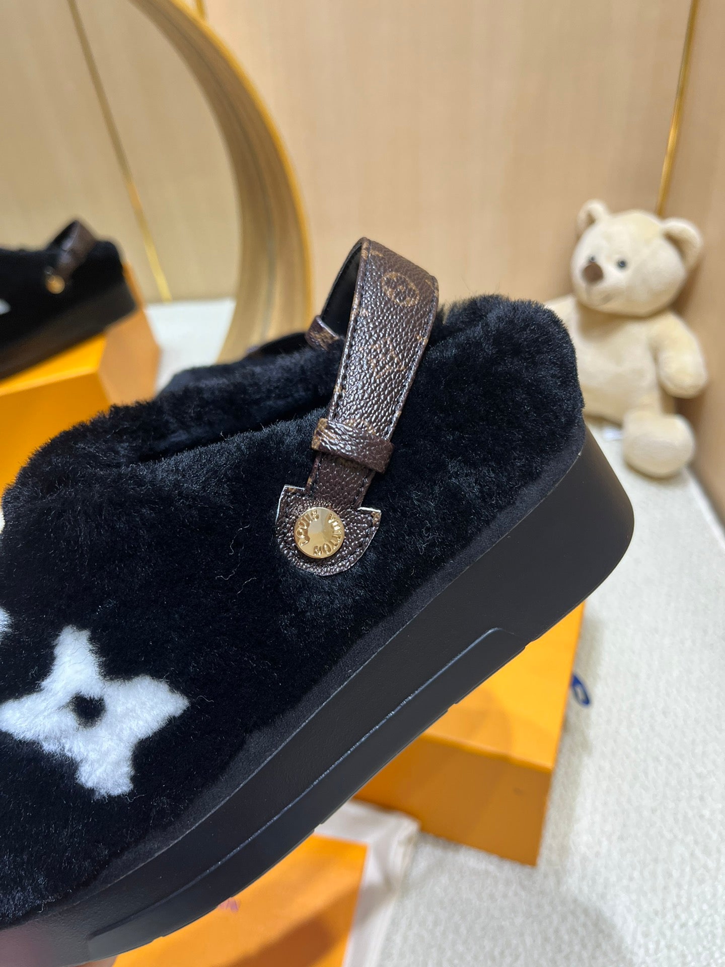 ASPEN COMFORT CLOG IN BLACK MIX WHITE FLEECE - 35