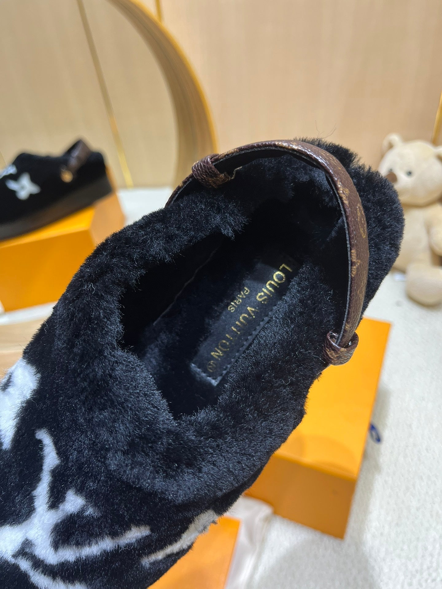 ASPEN COMFORT CLOG IN BLACK MIX WHITE FLEECE - 35