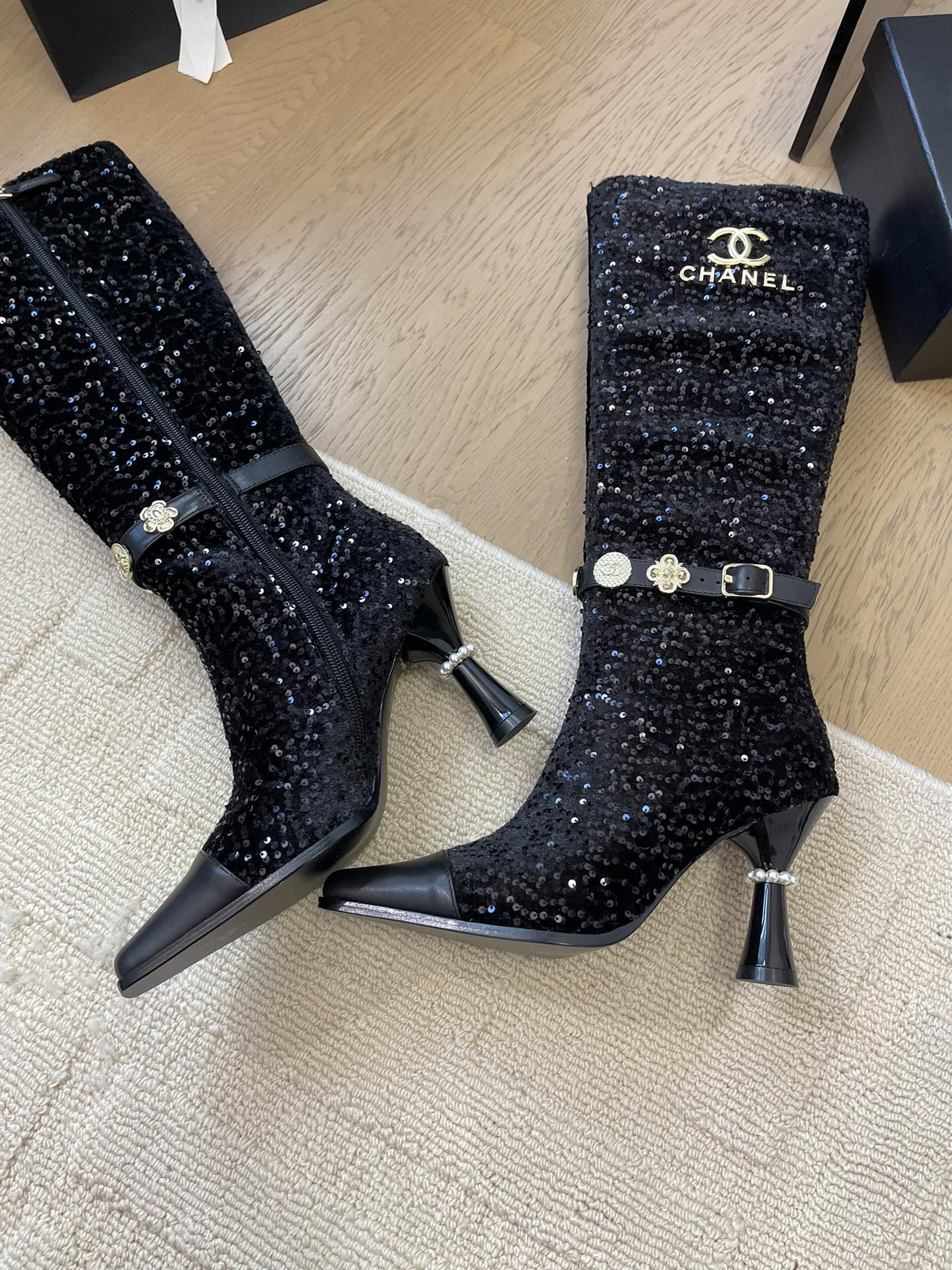 KNEE HIGH BOOTS IN BLACK CALFSKIN AND SEQUINS - 35