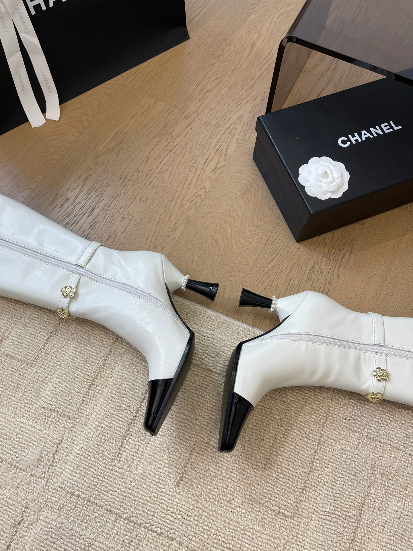 KNEE HIGH BOOTS IN WHITE MIX BLACK CALFSKIN - 35