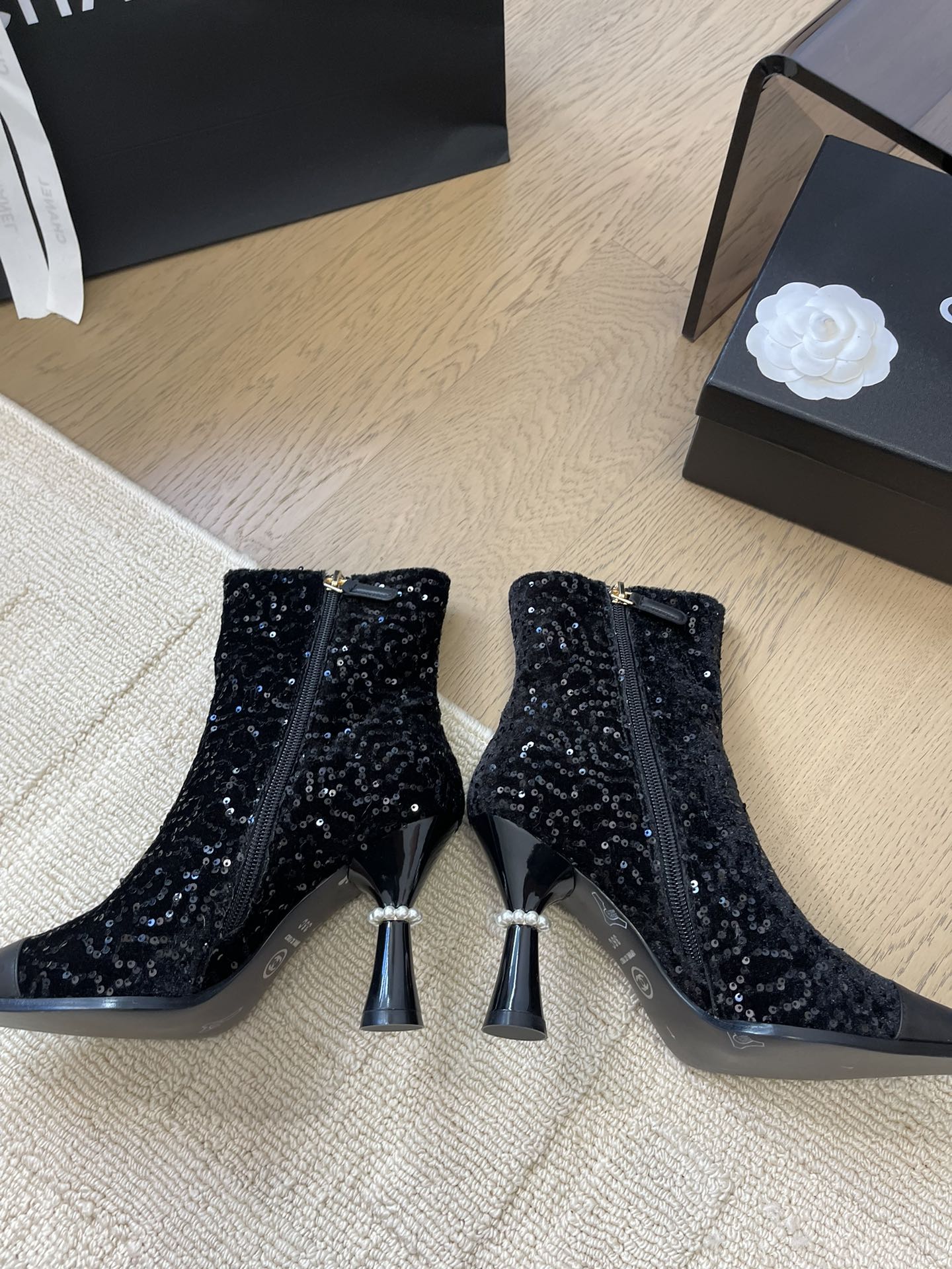 BONGADE BOOTS IN BLACK CALFSKIN AND SEQUINS - 35