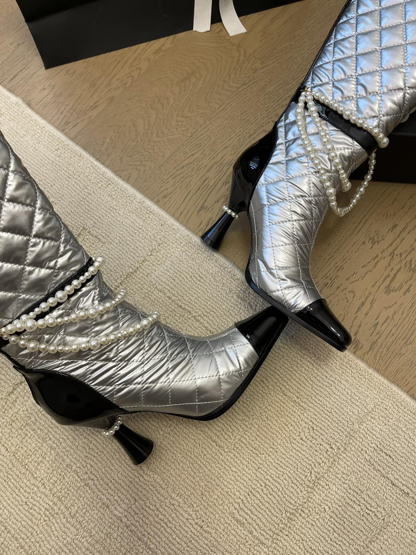 KNEE HIGH BOOTS 8 CM IN SILVER MIX BLACK CALFSKIN WITH PEARL CHAIN - 35