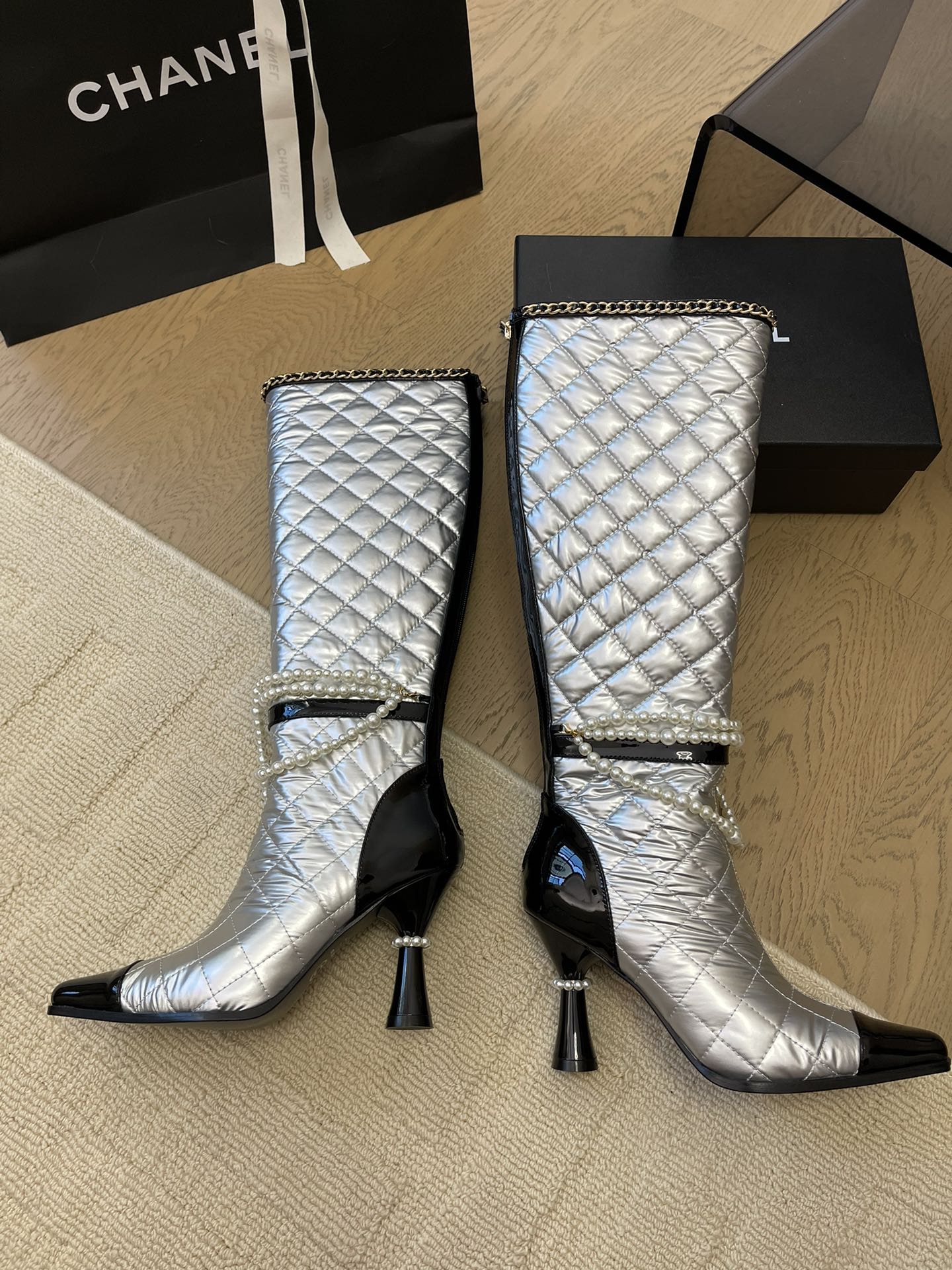 KNEE HIGH BOOTS 8 CM IN SILVER MIX BLACK CALFSKIN WITH PEARL CHAIN - 35