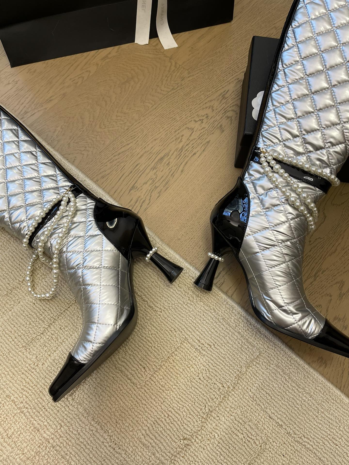 KNEE HIGH BOOTS 8 CM IN SILVER MIX BLACK CALFSKIN WITH PEARL CHAIN - 35