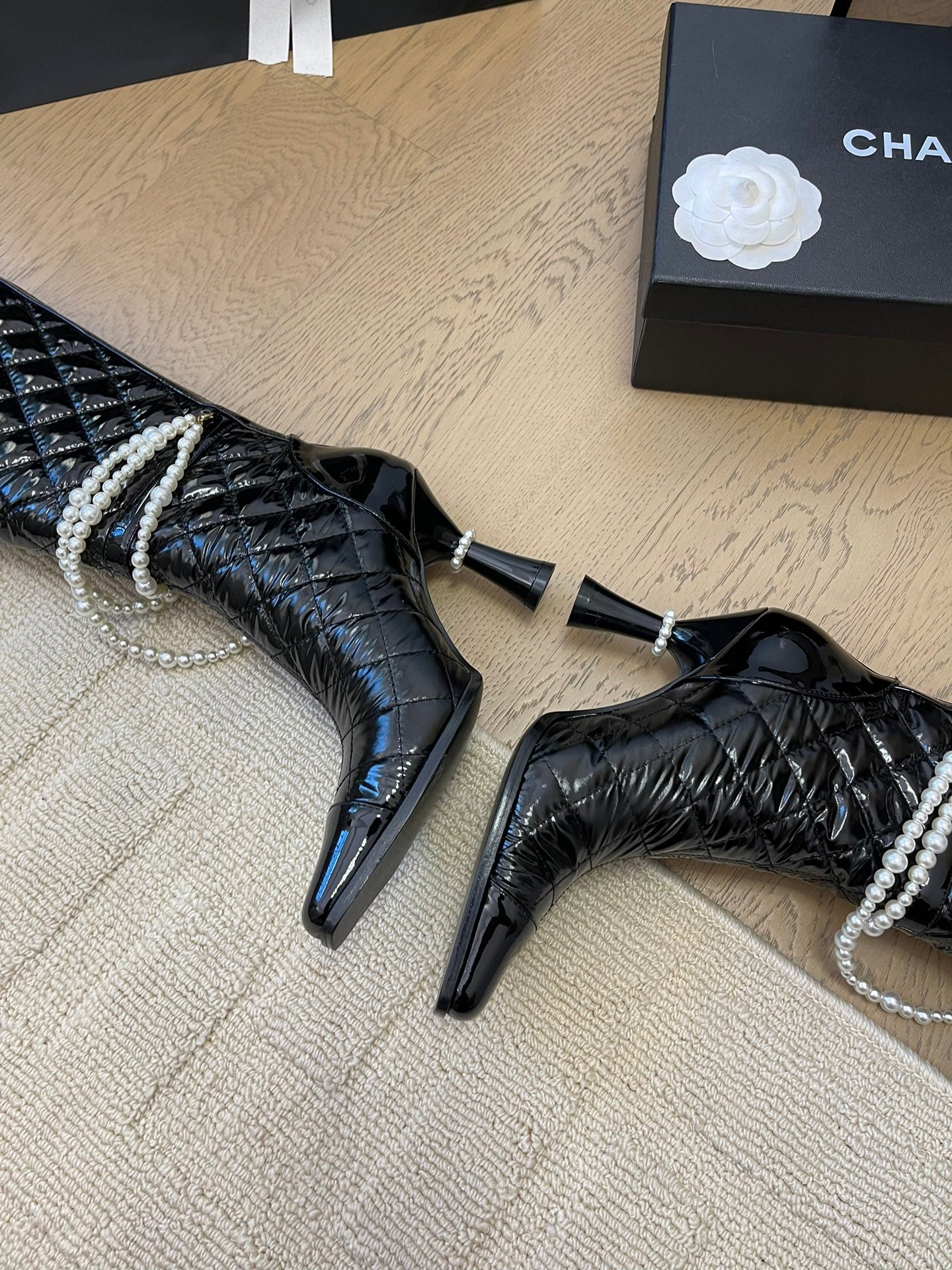 KNEE HIGH BOOTS 8 CM IN BLACK CALFSKIN WITH PEARL CHAIN - 35