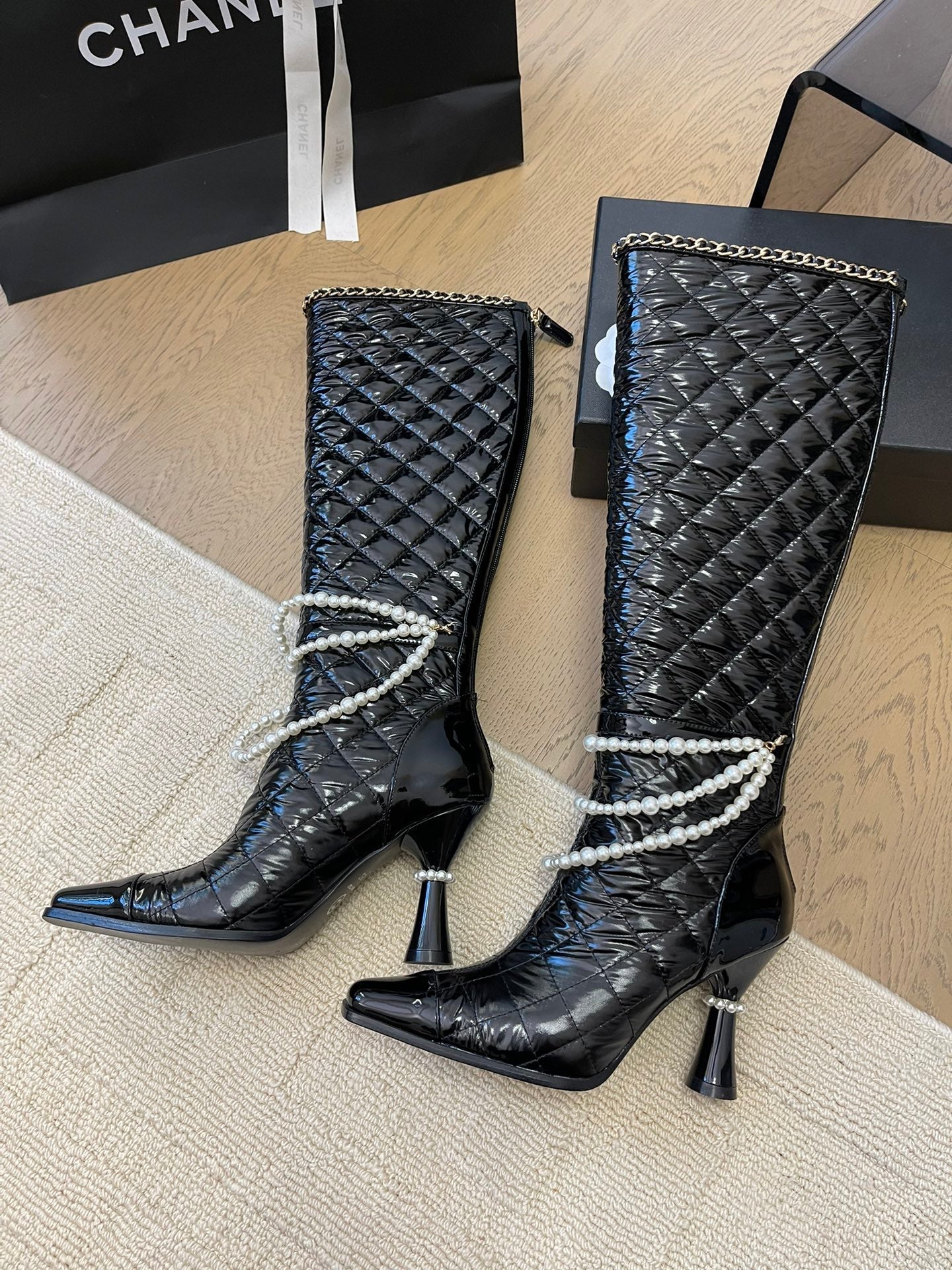 KNEE HIGH BOOTS 8 CM IN BLACK CALFSKIN WITH PEARL CHAIN - 35