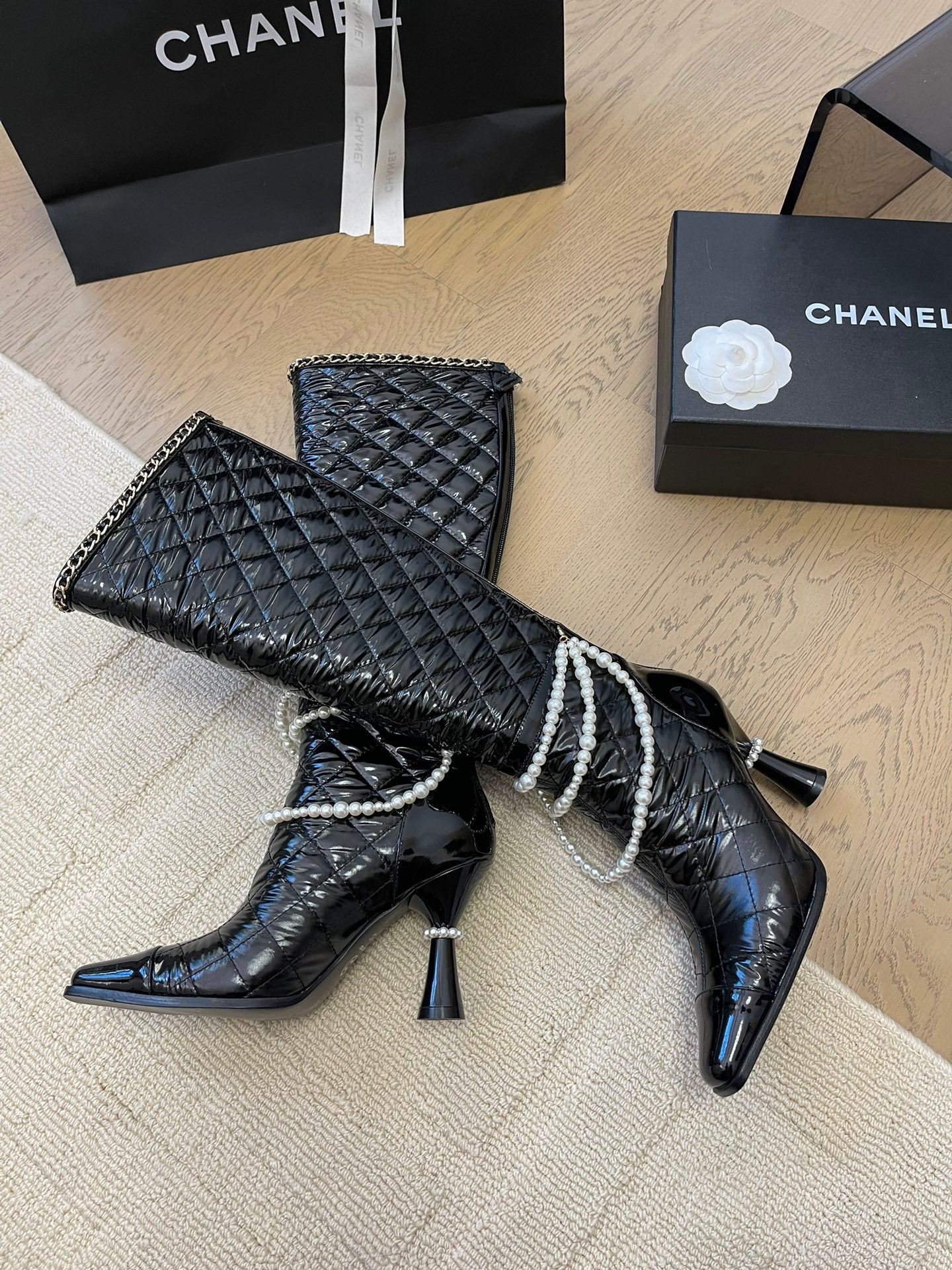 KNEE HIGH BOOTS 8 CM IN BLACK CALFSKIN WITH PEARL CHAIN - 35