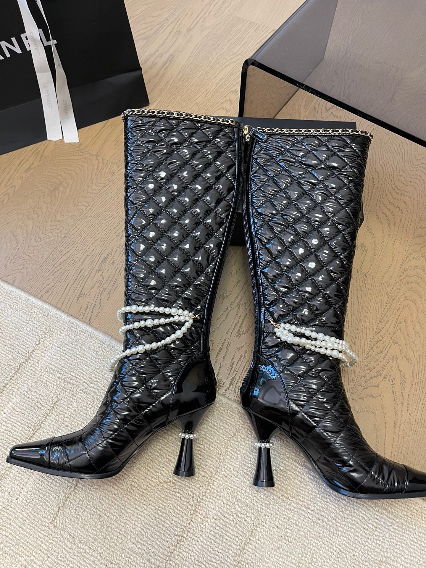 KNEE HIGH BOOTS 8 CM IN BLACK CALFSKIN WITH PEARL CHAIN - 35