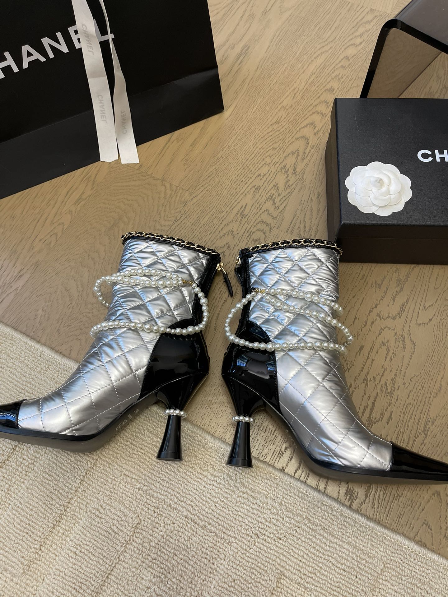 HIGH HEELS 8CM BOOTS IN SILVER MIX BLACK CALFSKIN WITH PEARL CHAIN - 35
