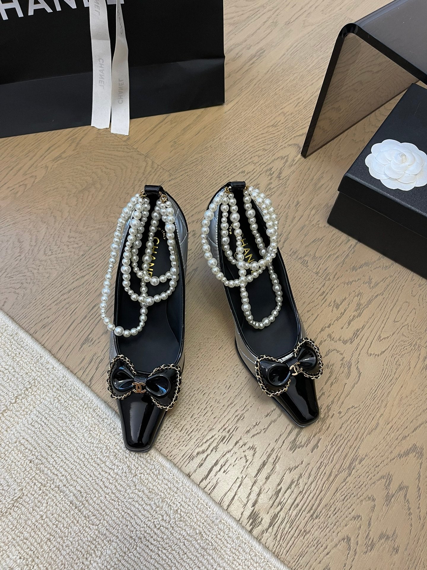 HIGH HEEL 8 CM IN SILVER MIX BLACK CALFSKIN WITH PEARL CHAIN - 35