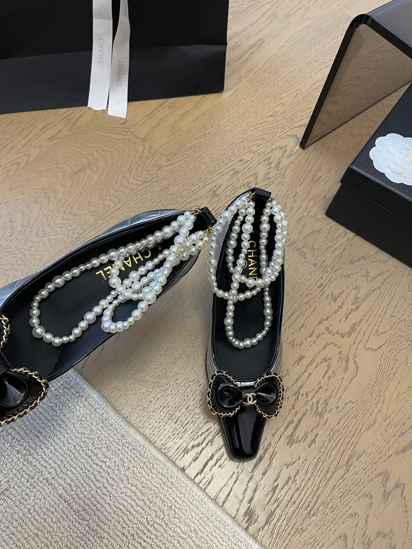 HIGH HEEL 8 CM IN SILVER MIX BLACK CALFSKIN WITH PEARL CHAIN - 35