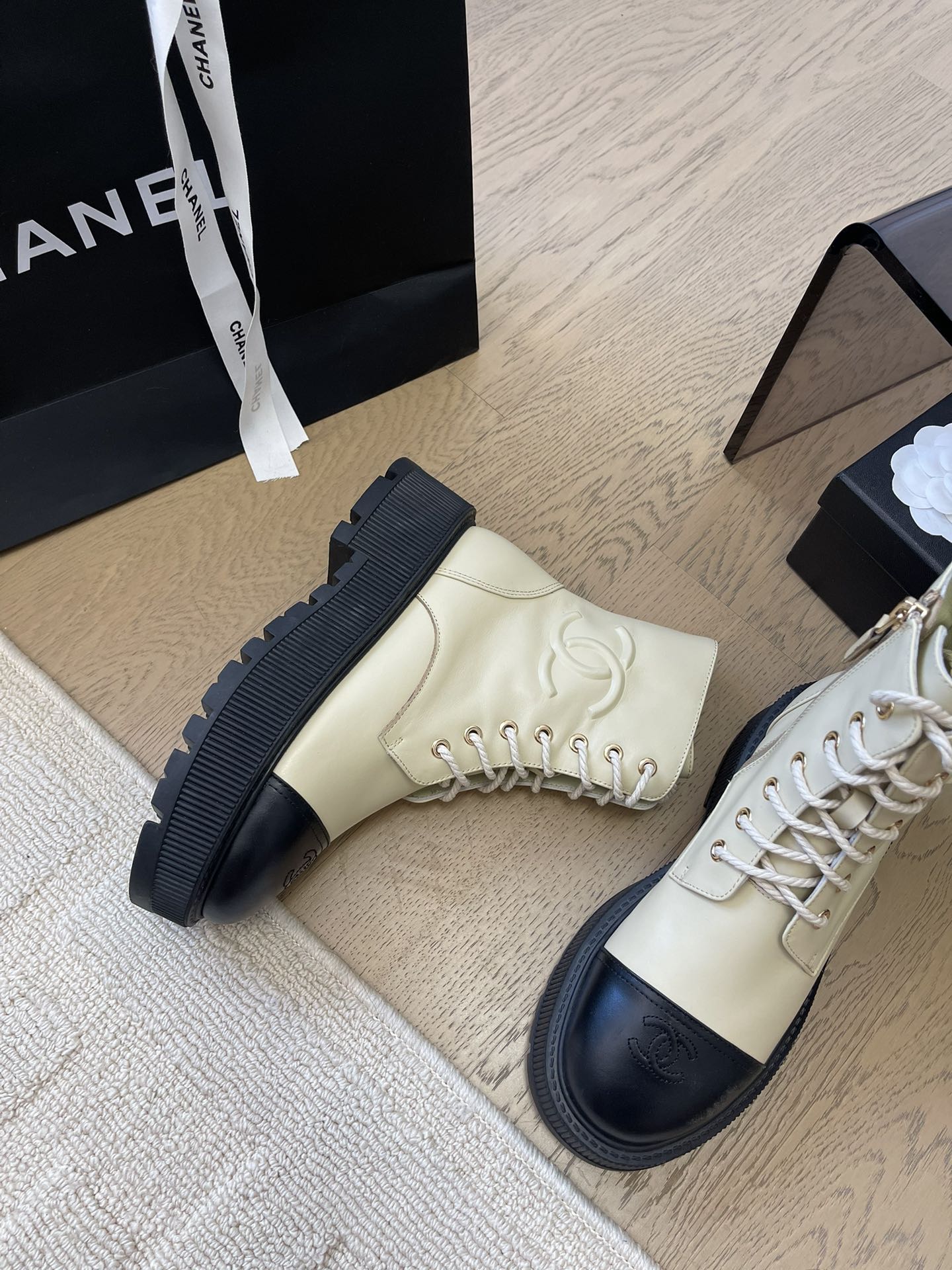 ANKLE BOOTS IN PEARL GRAY MIX BLACK CALFSKIN - 35