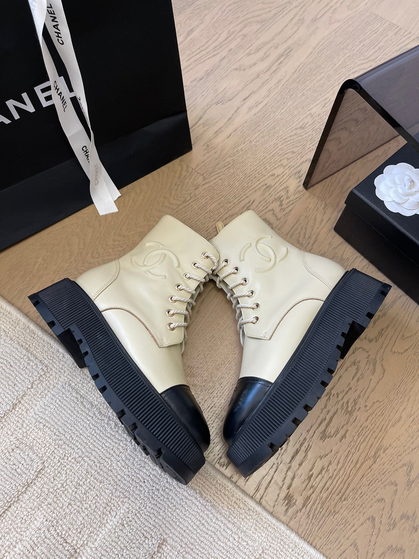 ANKLE BOOTS IN PEARL GRAY MIX BLACK CALFSKIN - 35