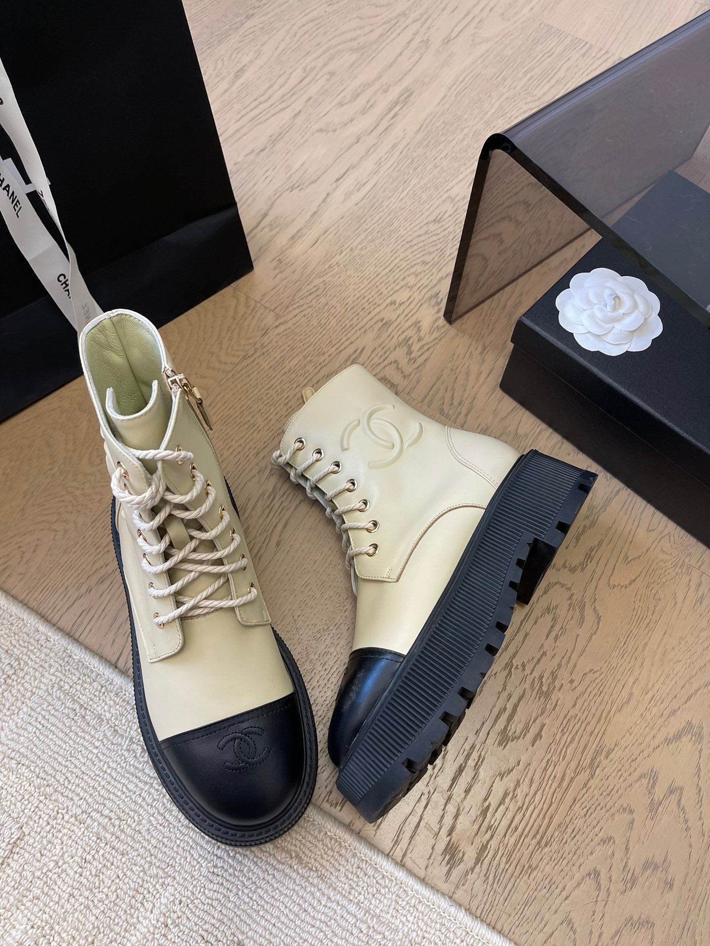 ANKLE BOOTS IN PEARL GRAY MIX BLACK CALFSKIN - 35