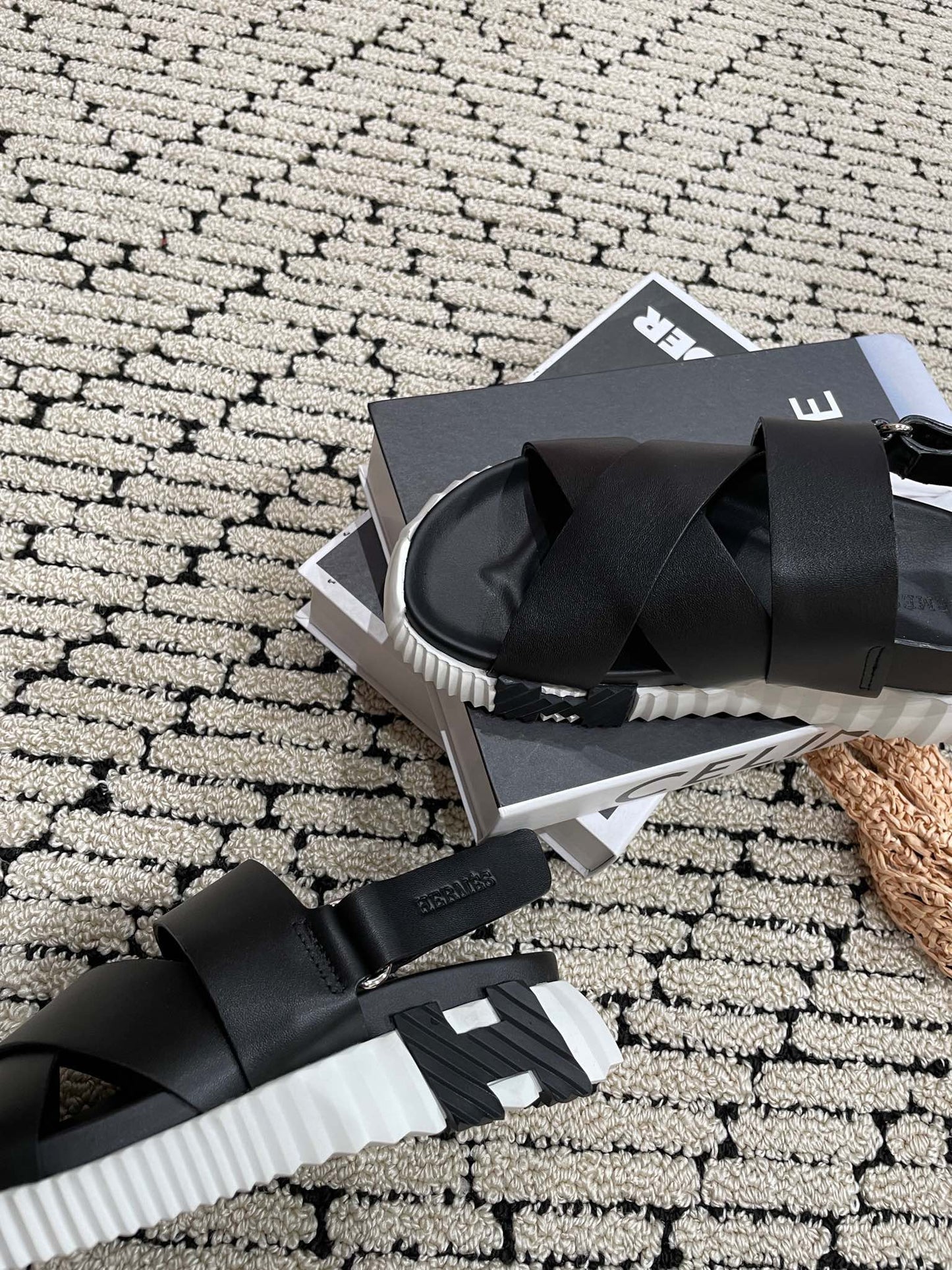 ELECTRIC SANDAL BLACK CALFSKIN - 35