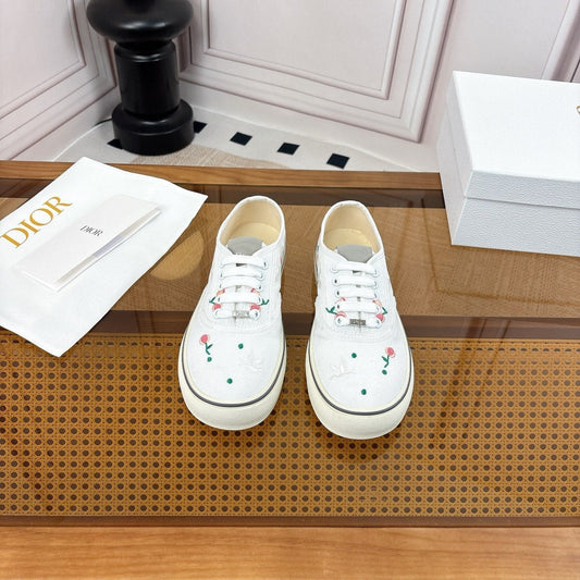 DIOR 26S НИЗЬКІ КРОСІВКИ З БІЛОГО ПОЛОТНА З КВІТКОВОЮ ВИШИВКОЮ