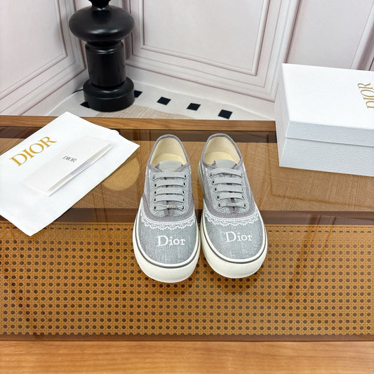 DIOR 26S НИЗЬКІ КРОСІВКИ З СІРОГО ПОЛОТНА З БІЛИМ МЕРЕЖИВОМ ТА ПРИНТОМ З ЛОГОТИПОМ