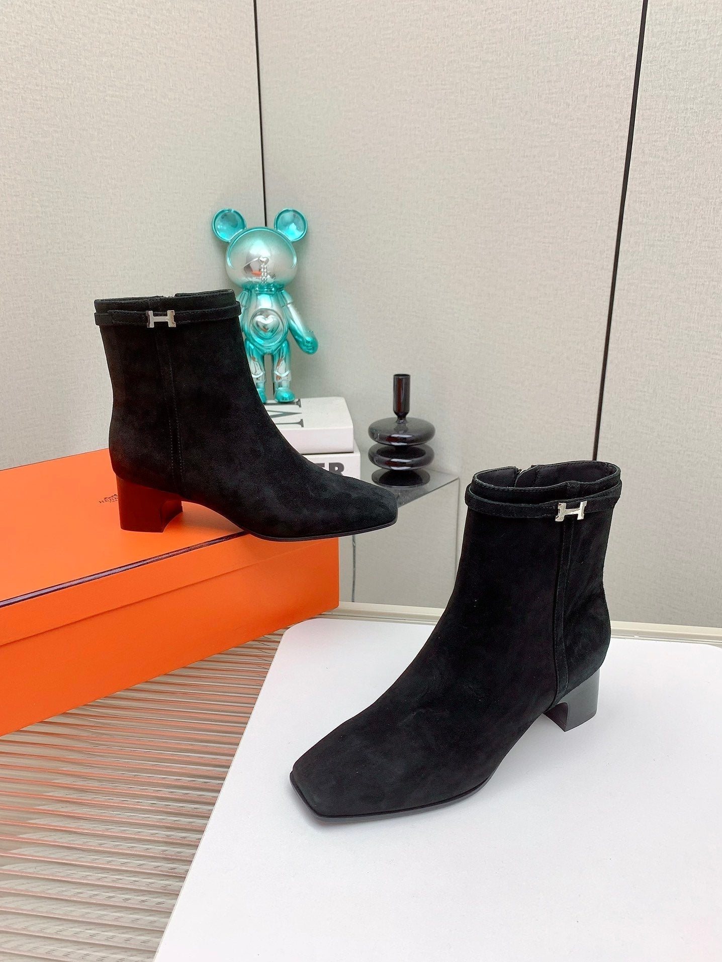 WOMEN'S NEO ANKLE BOOT IN BLACK SUEDE - 35