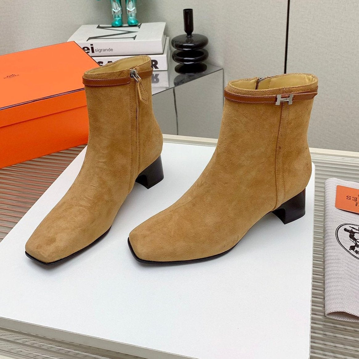 WOMEN'S NEO ANKLE BOOT IN PEANUT BROWN SUEDE - 35