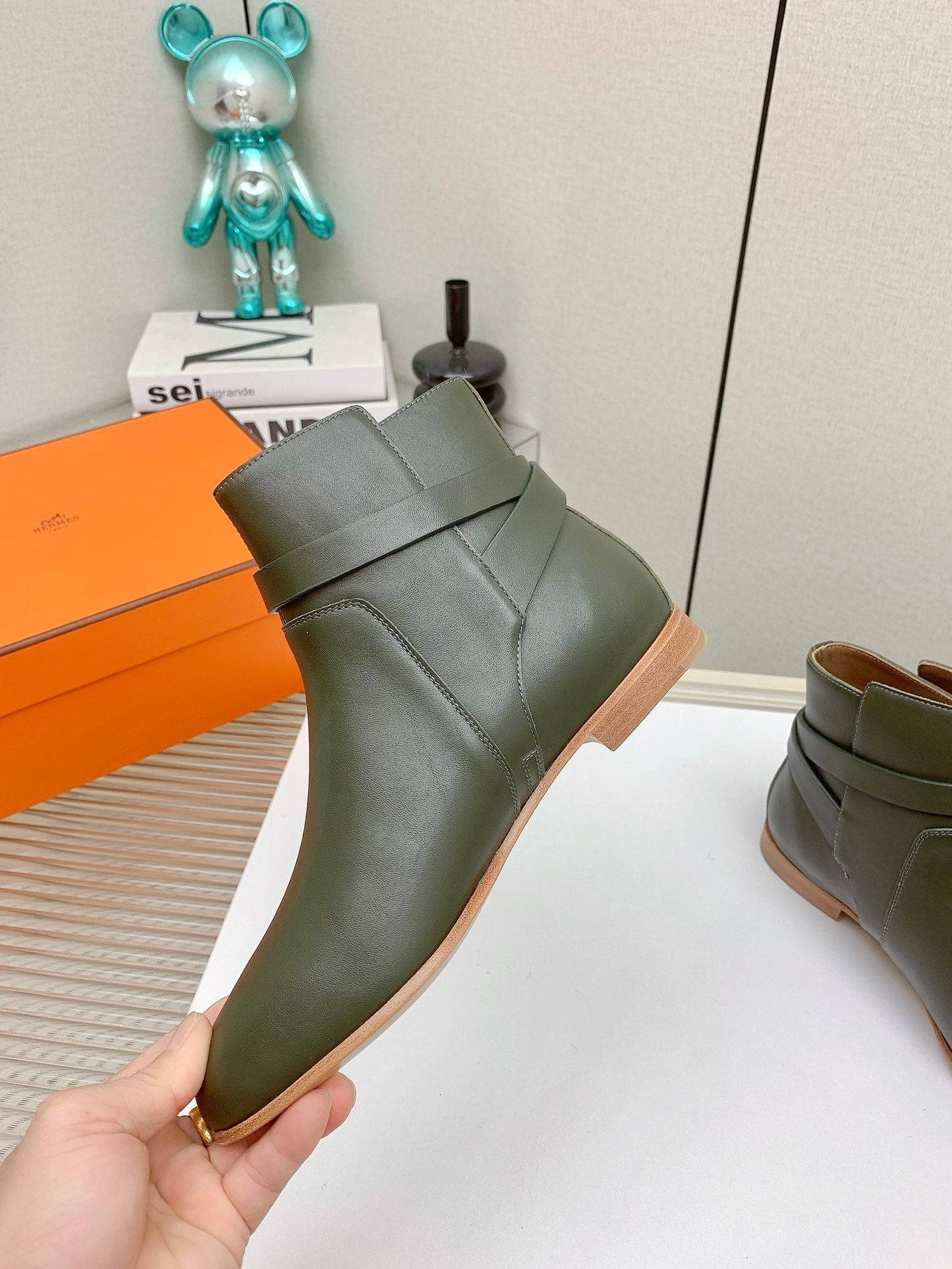 WOMEN'S NEO ANKLE BOOT IN ARMY GREEN CALFSKIN - 35