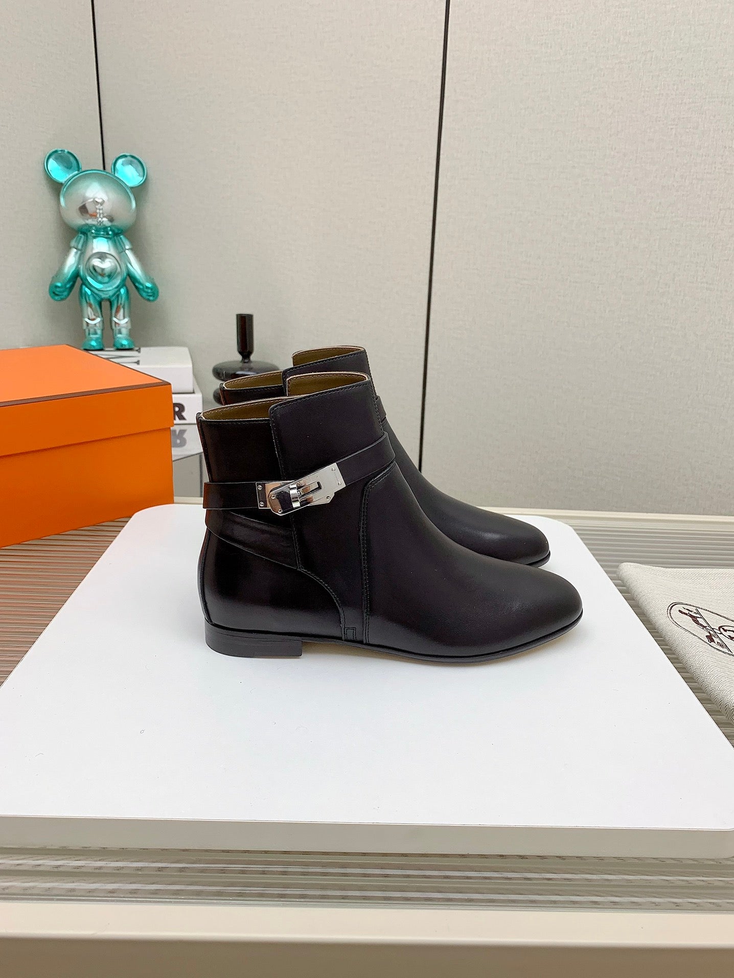 WOMEN'S NEO ANKLE BOOT IN BLACK CALFSKIN - 35