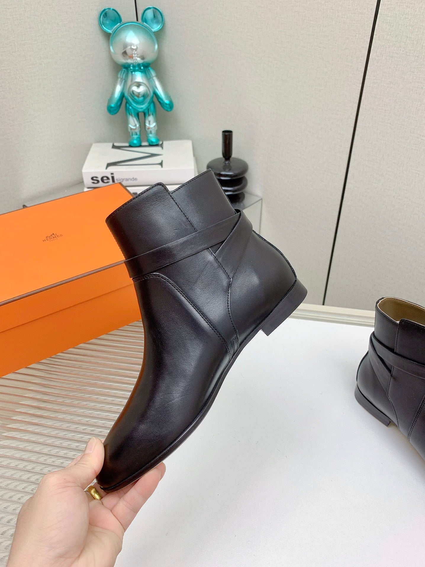 WOMEN'S NEO ANKLE BOOT IN BLACK CALFSKIN - 35