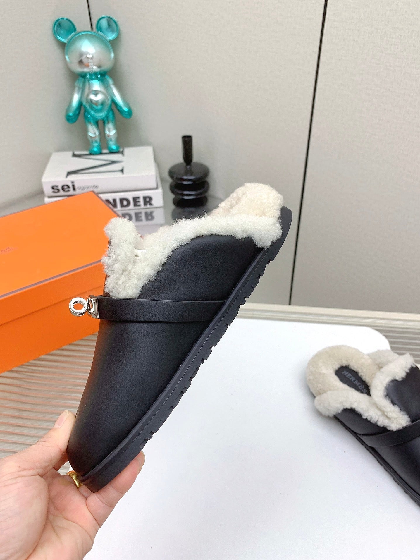 SLIP-ON MULE IN BLACK CALFSKIN AND SHEARLING LINING - 35