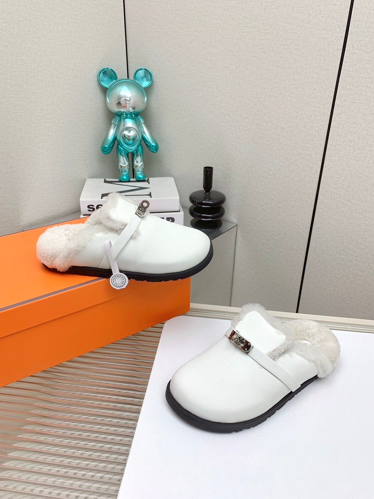 SLIP-ON MULE IN WHITE CALFSKIN AND SHEARLING LINING - 35