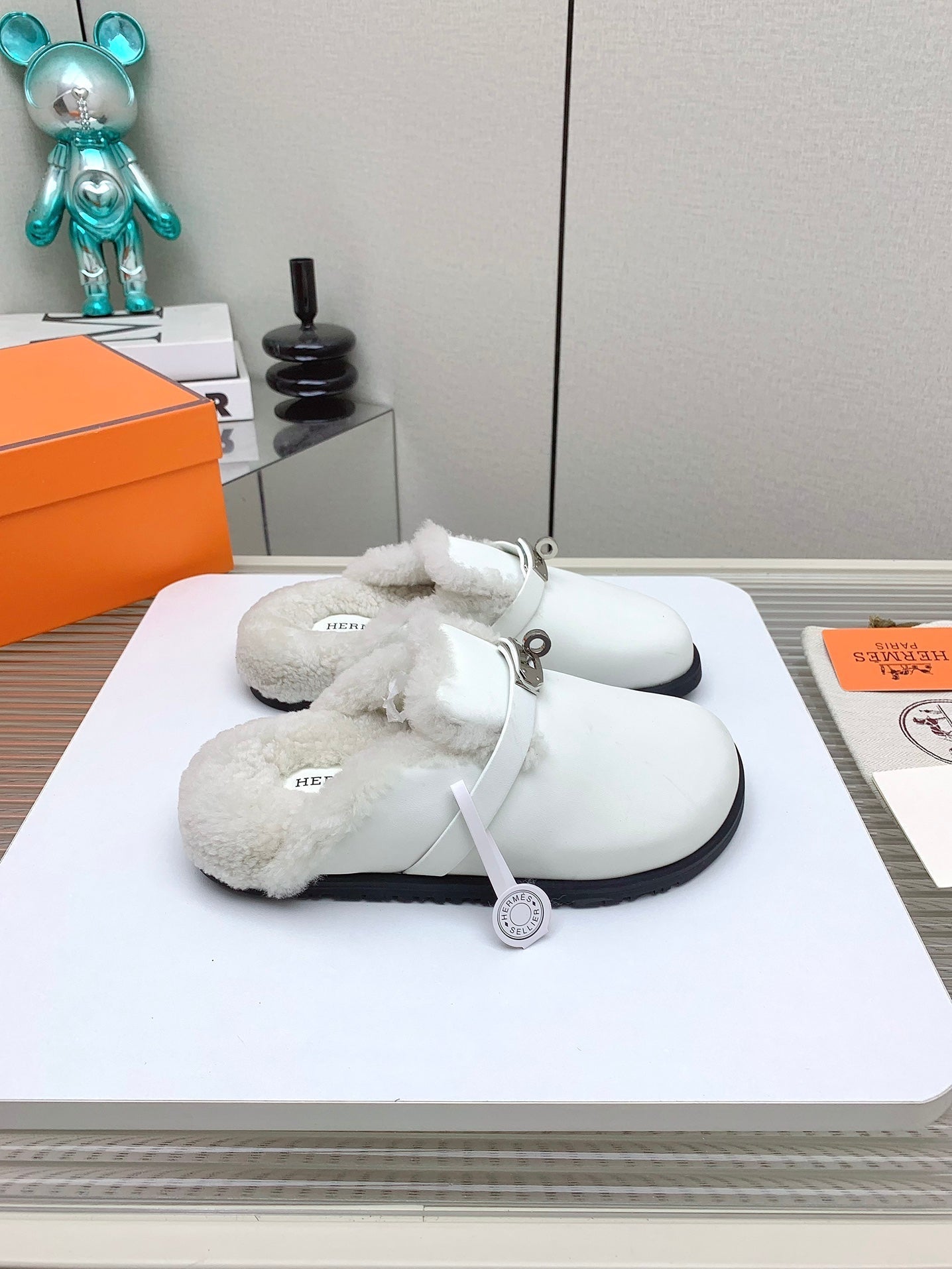 SLIP-ON MULE IN WHITE CALFSKIN AND SHEARLING LINING - 35