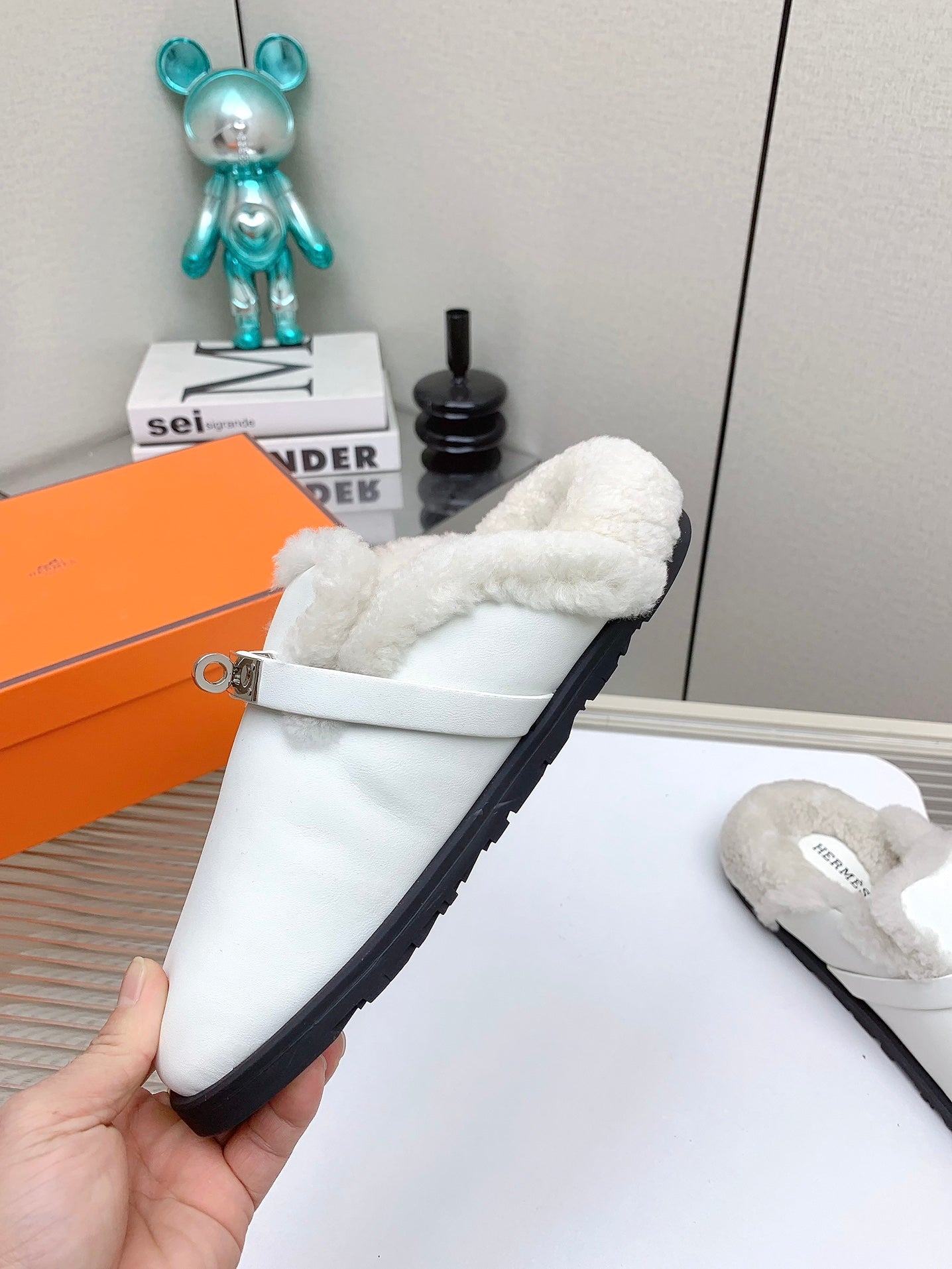 SLIP-ON MULE IN WHITE CALFSKIN AND SHEARLING LINING - 35