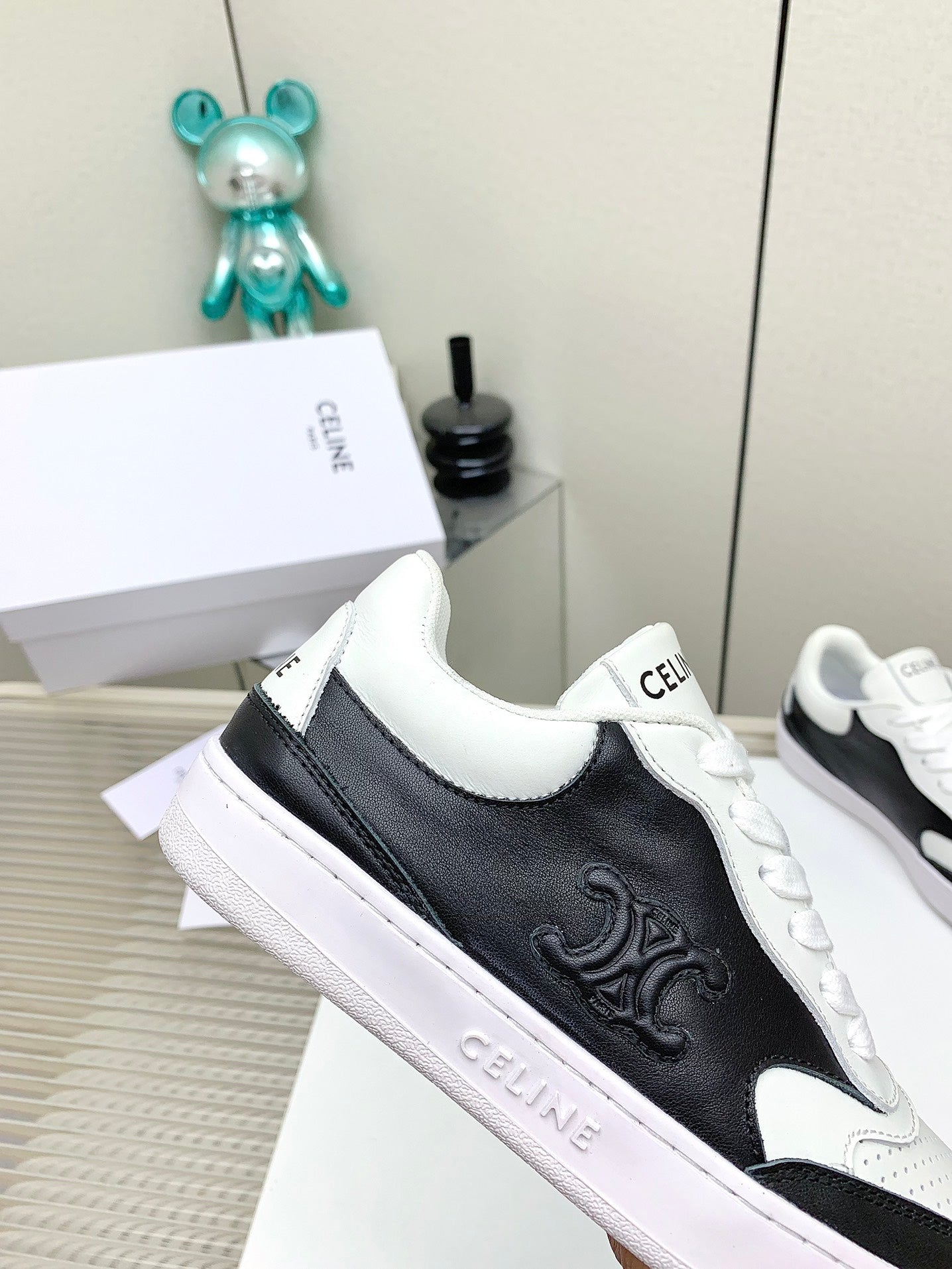 SNEAKER WITH TRIOMPHE IN BLACK AND WHITE CALFSKIN - 35