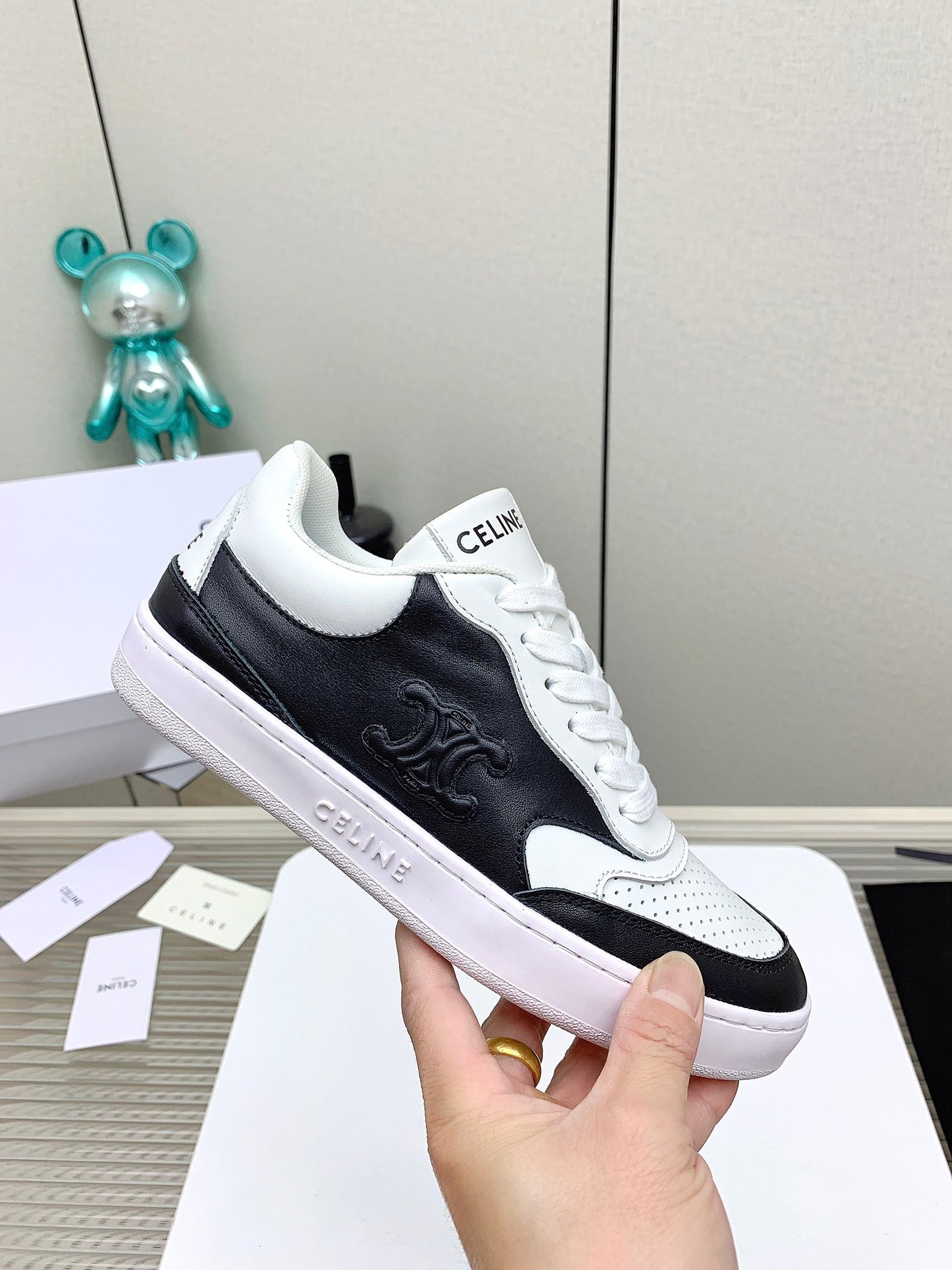 SNEAKER WITH TRIOMPHE IN BLACK AND WHITE CALFSKIN - 35