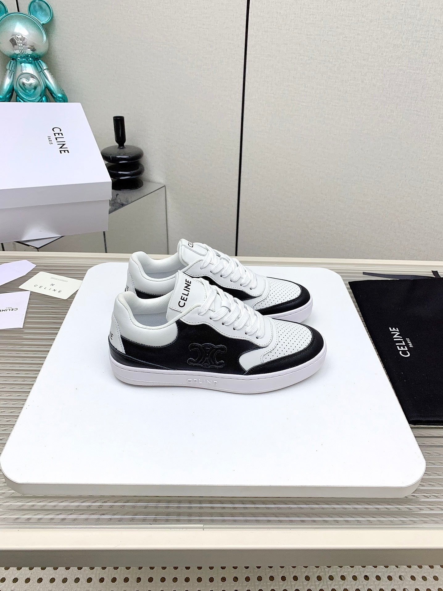 SNEAKER WITH TRIOMPHE IN BLACK AND WHITE CALFSKIN - 35